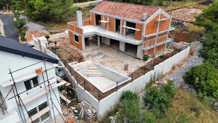 Dommar - Obiteljska kuća u mirnom prigradskom naselje (Bilice - Šibenik)