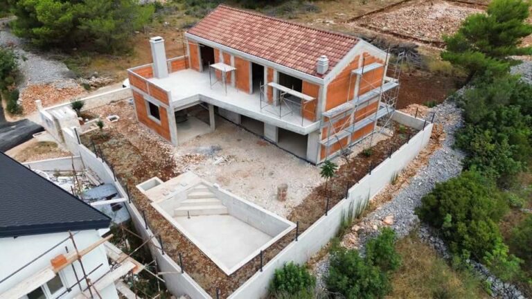 Dommar - Obiteljska kuća u mirnom prigradskom naselje (Bilice - Šibenik)