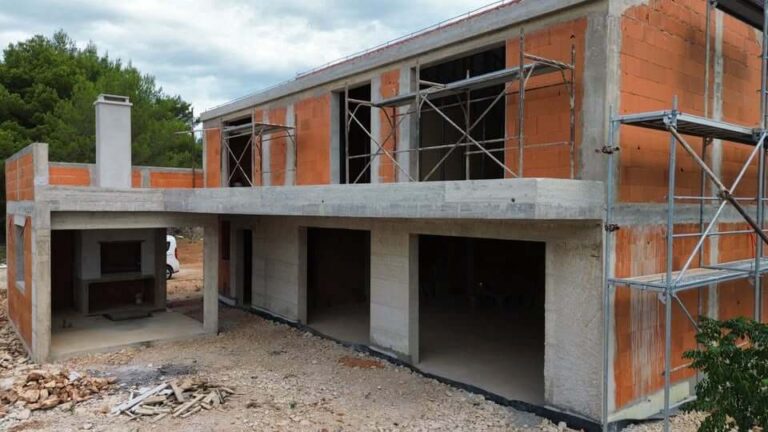 Dommar - Obiteljska kuća u mirnom prigradskom naselje (Bilice - Šibenik)