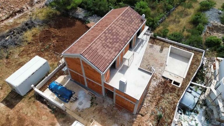 Dommar - Obiteljska kuća u mirnom prigradskom naselje (Bilice - Šibenik)